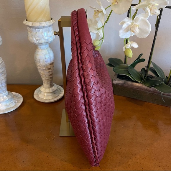 SOLD Bottega Veneta Intrecciato Red/Maroon Hobo Lambskin Shoulder Bag - Picture 7 of 17